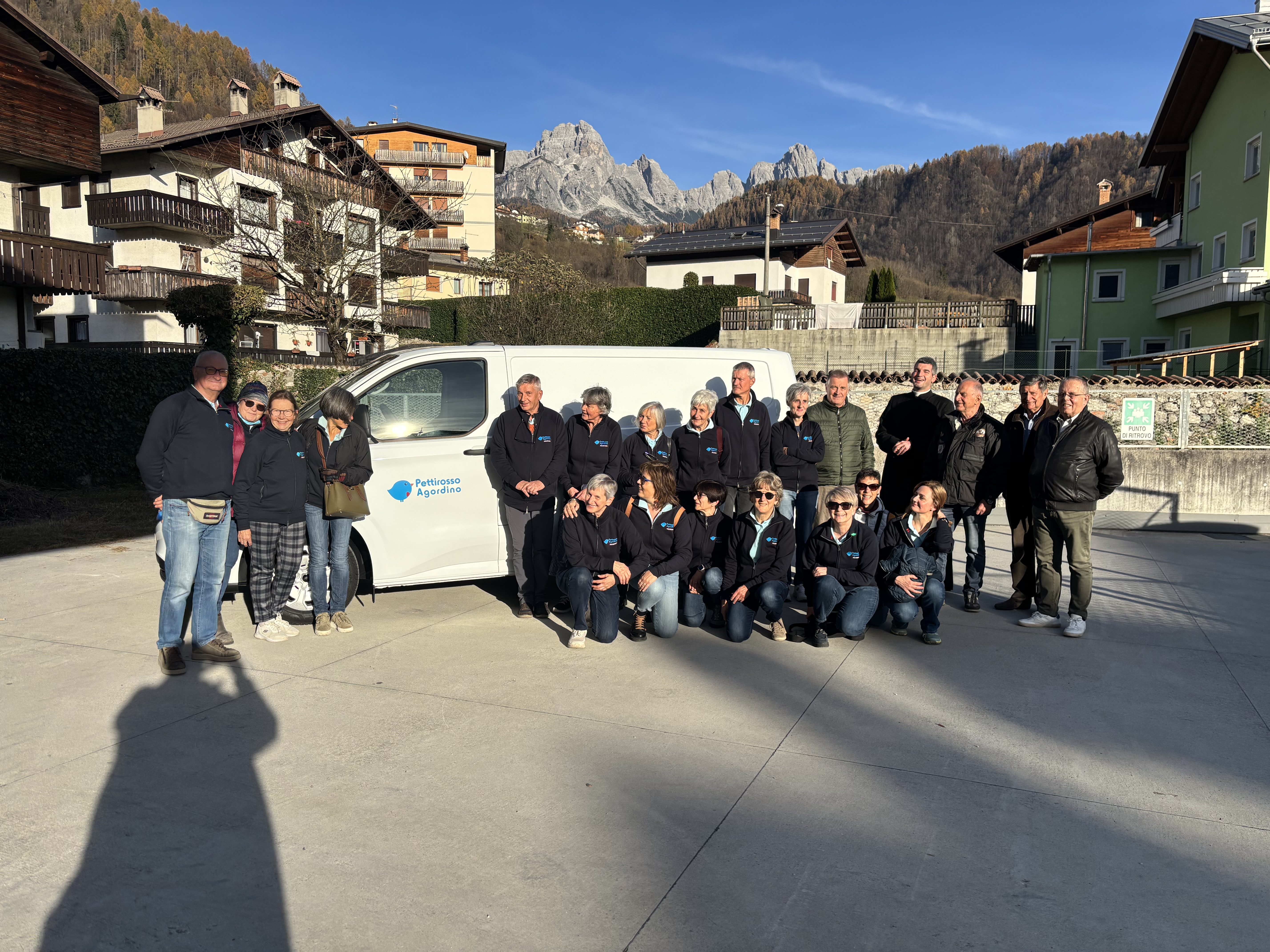 IL NOSTRO VOLO CONTINUA: INAUGURATO IL NUOVO FURGONE DEL PETTIROSSO AGORDINO